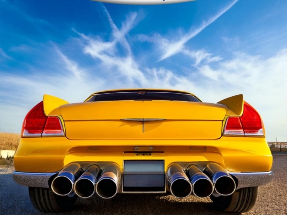 Voiture sportive jaune — l'earn-out indexe une partie du prix sur la performance future