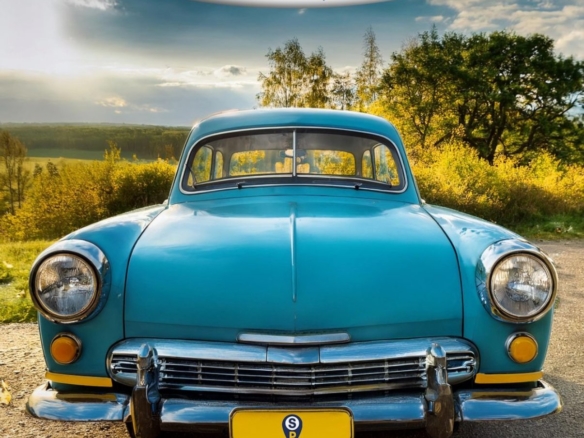 Voiture ancienne à restaurer — reprendre une entreprise en difficulté, un potentiel à révéler